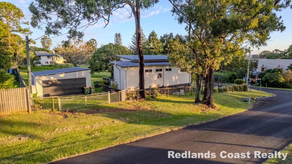 2 Melaleuca Dr, Lamb Island, QLD 4184