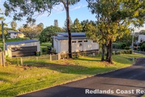 2 Melaleuca Dr, Lamb Island, QLD 4184