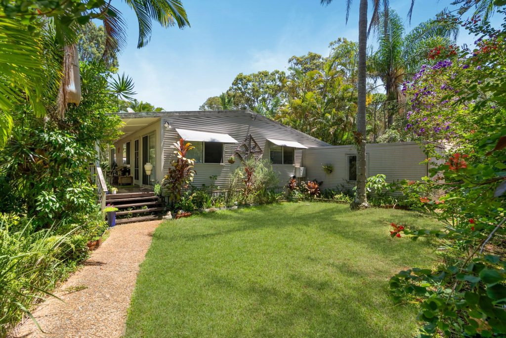 3 Paula Parade, Lamb Island, QLD 4184