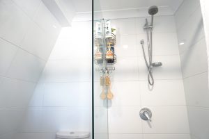 Bathroom_1_sml_9580-698d2f35418dd
