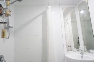 Bathroom_2_sml_9579-698d2f3565a5a