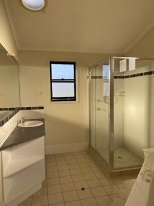Bathroom_4327-6524b66a1ed5f