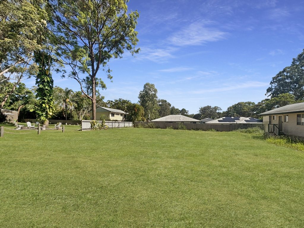 122 Laurel St, Russell Island, QLD 4184