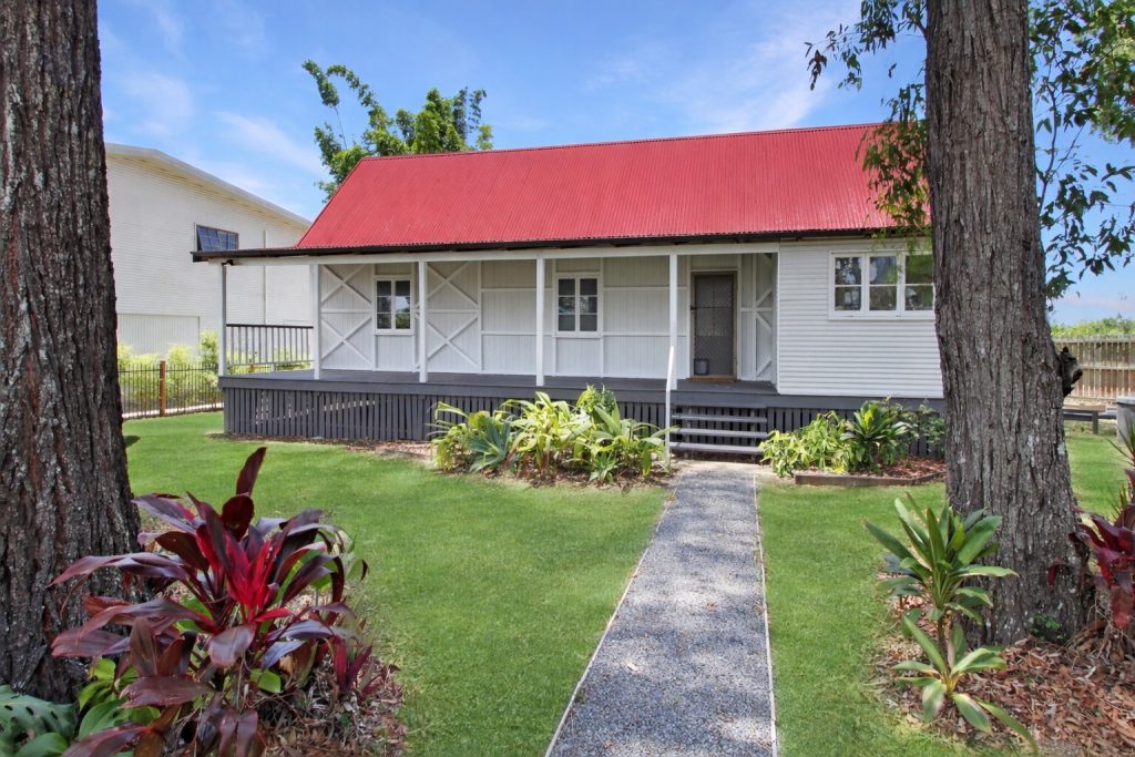 31 Calm Waters Cres, Macleay Island, QLD 4184