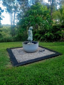 outside_statue_4232-69e941ad9fea3