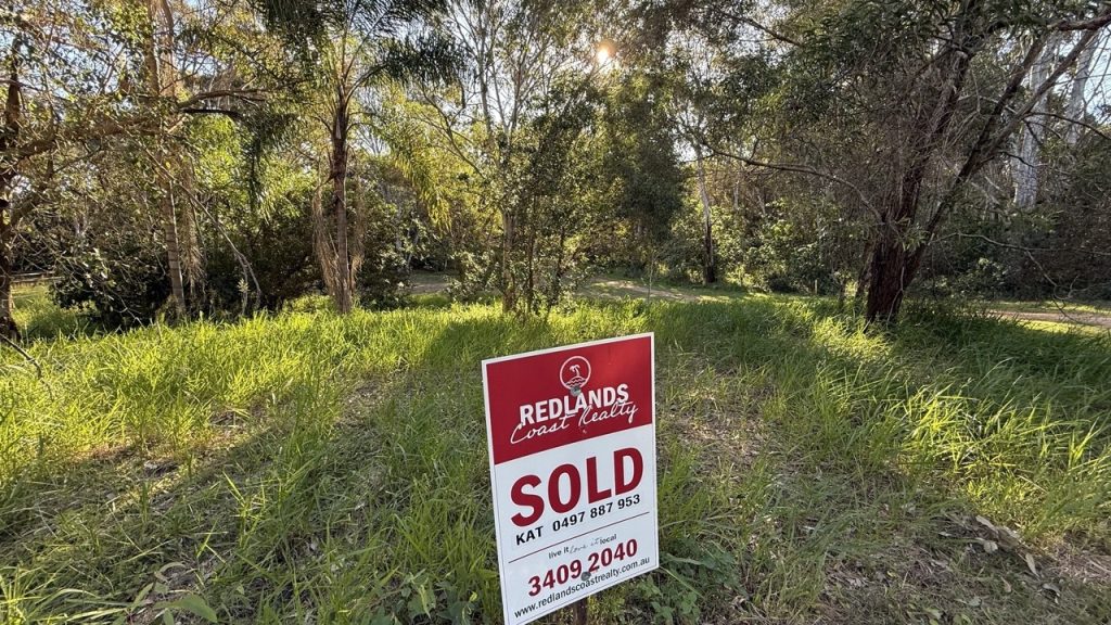 186 Lucas Drive, Lamb Island, QLD 4184