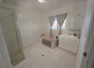 Bathroom_4654-6a50690ce5eae