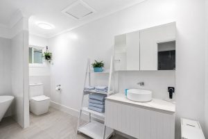 Bath_1_3207-6a55e5b1d9aba