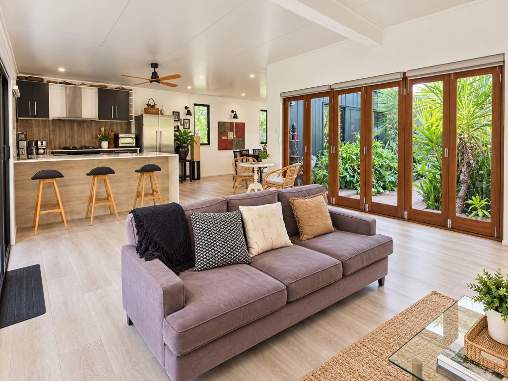 21 Blue Waters Crescent, Macleay Island, QLD 4184