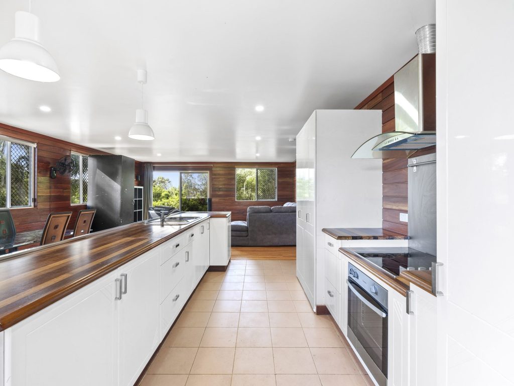 39 Halcyon Street, Lamb Island, QLD 4184