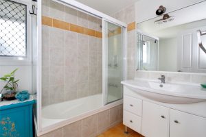 Bathroom_5476-6aa7b70bcb9a6