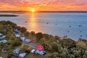 54 Coast Road, Macleay Island, QLD 4184