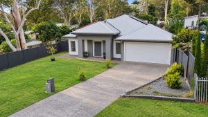 Modern_Suburban_Home_with_Lush_Landscaping_1922-6ad853ef2f329